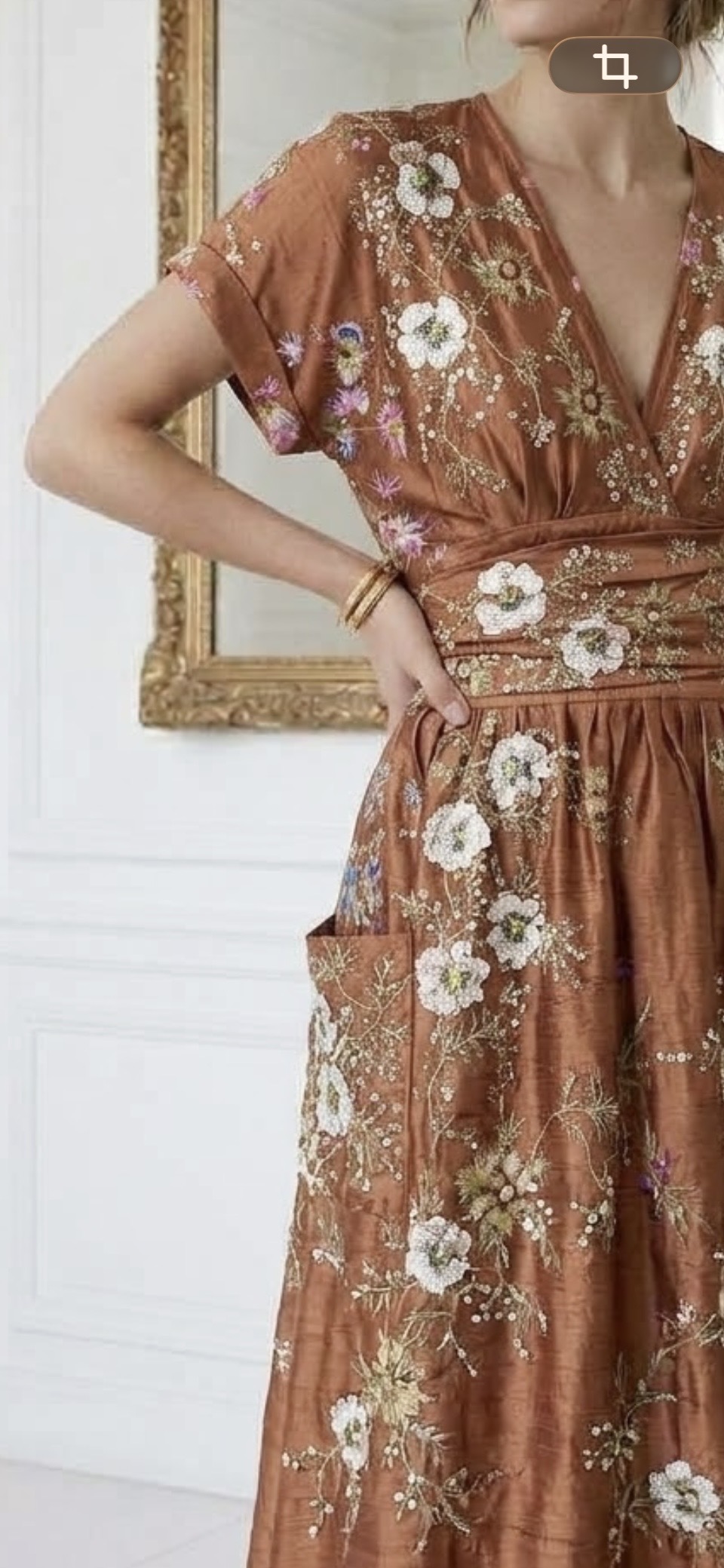 Robe Sienna en Crêpe de soie – Broderies Florales Main Pièce Unique – Image 3